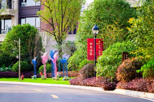 在售建面約98 142平的三房和四房產(chǎn)品,兼顧到剛需和剛改群體,戶型設(shè)計(jì)相當(dāng)不錯